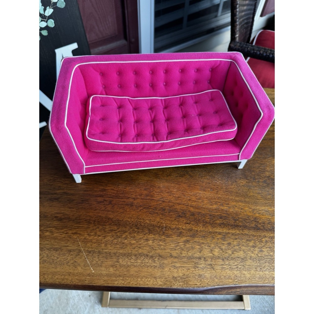Mattel Barbie Loves Jonathan Adler Happy Chic Sofa pink Label 50th Anniversary